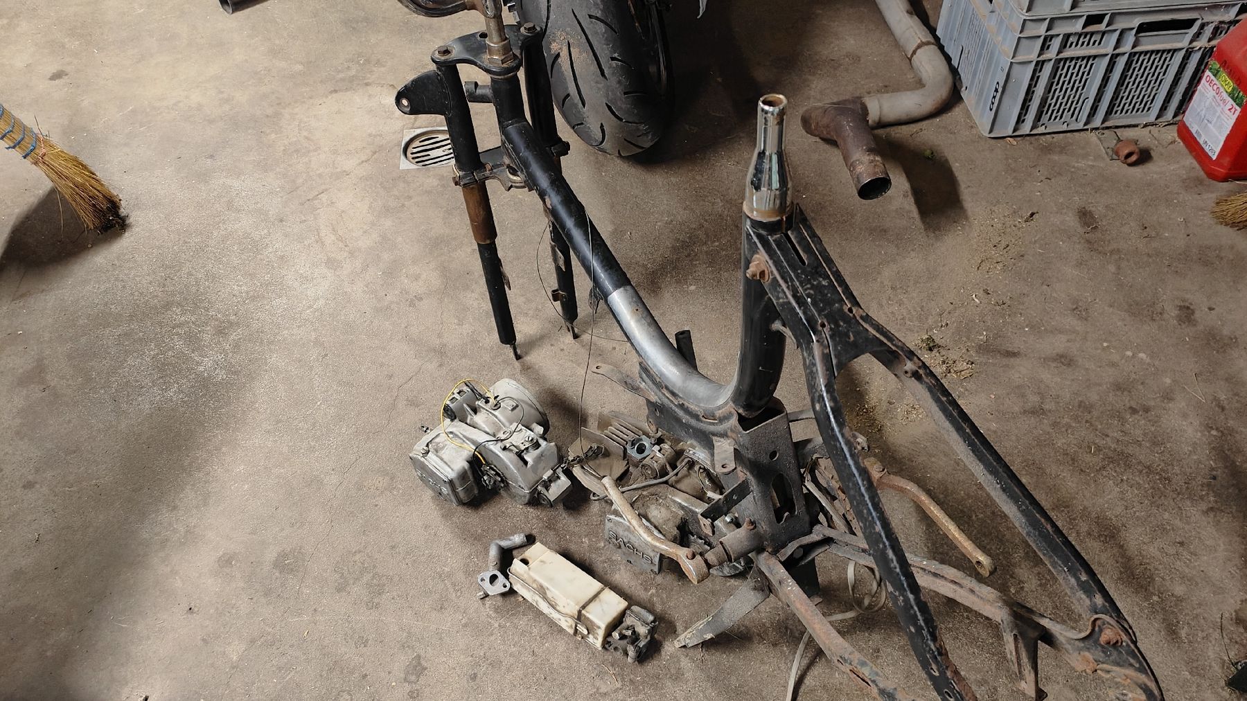Sachs Ciclomotori: sachs 504 Rahmen mit zwei Motoren – Usato da Wald ZH venduto da aob_7k8r 1