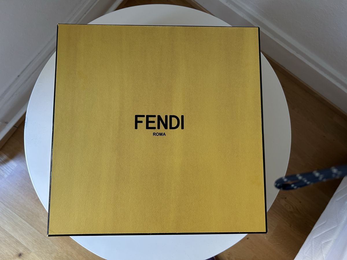 Fendi Scarpe da donna: Fendi Rococo Shearling Boots, Black, EU 36 – Usato da Genève venduto da TreasureChest 5