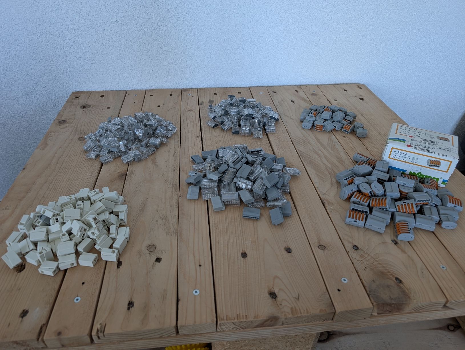 Wago Componenti elettronici: Diverse WAGO-Klemmen – Usato da Buttwil venduto da Sadusk