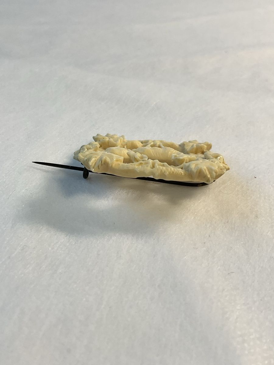Spille & Fermagli: Ancienne broche sculptée – Usato da Malleray venduto da Robot12 3
