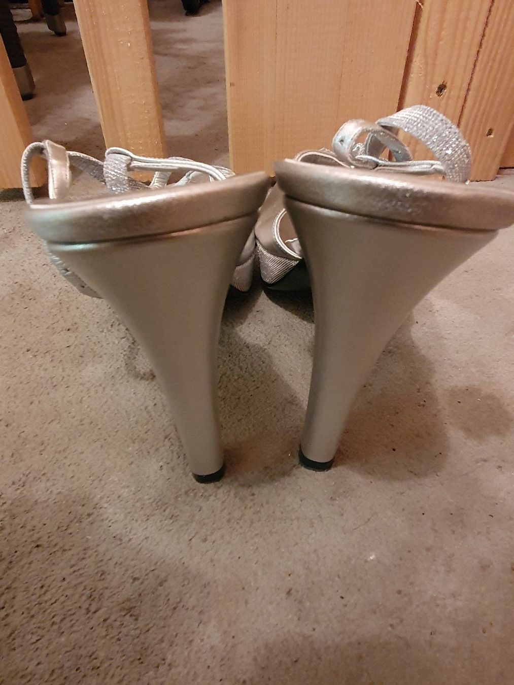 Damenschuhe: Sandaletten Platteau Gr. 40 Silber – Gebraucht aus Davos-Dorf von Bpelikan 3