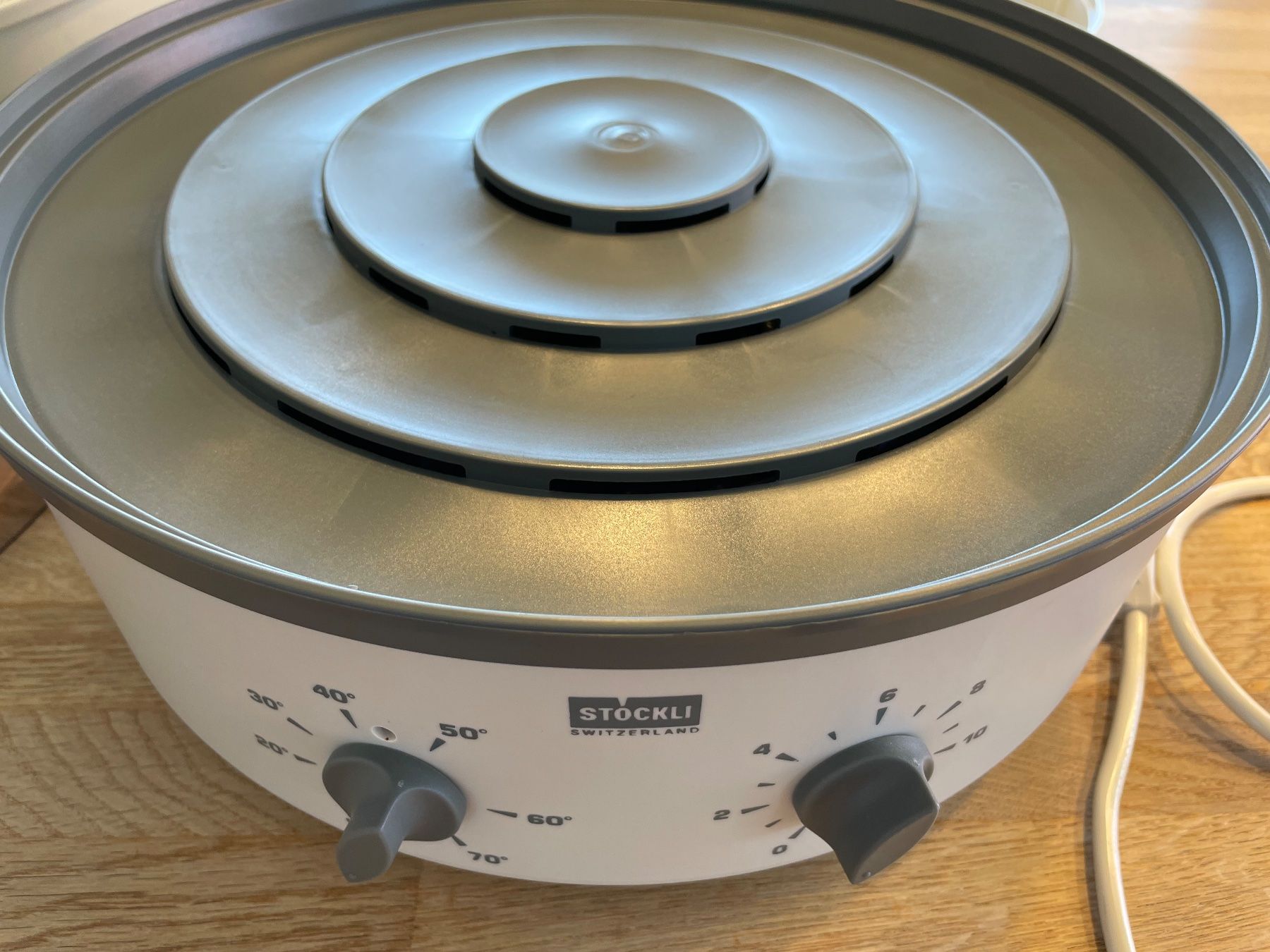 Stöckli Elettrodomestici da cucina: Stöckli Dörrgerät Dörrex mit Kunststoffgitter und Timer – Usato da Teufenthal AG venduto da Thierry555 4