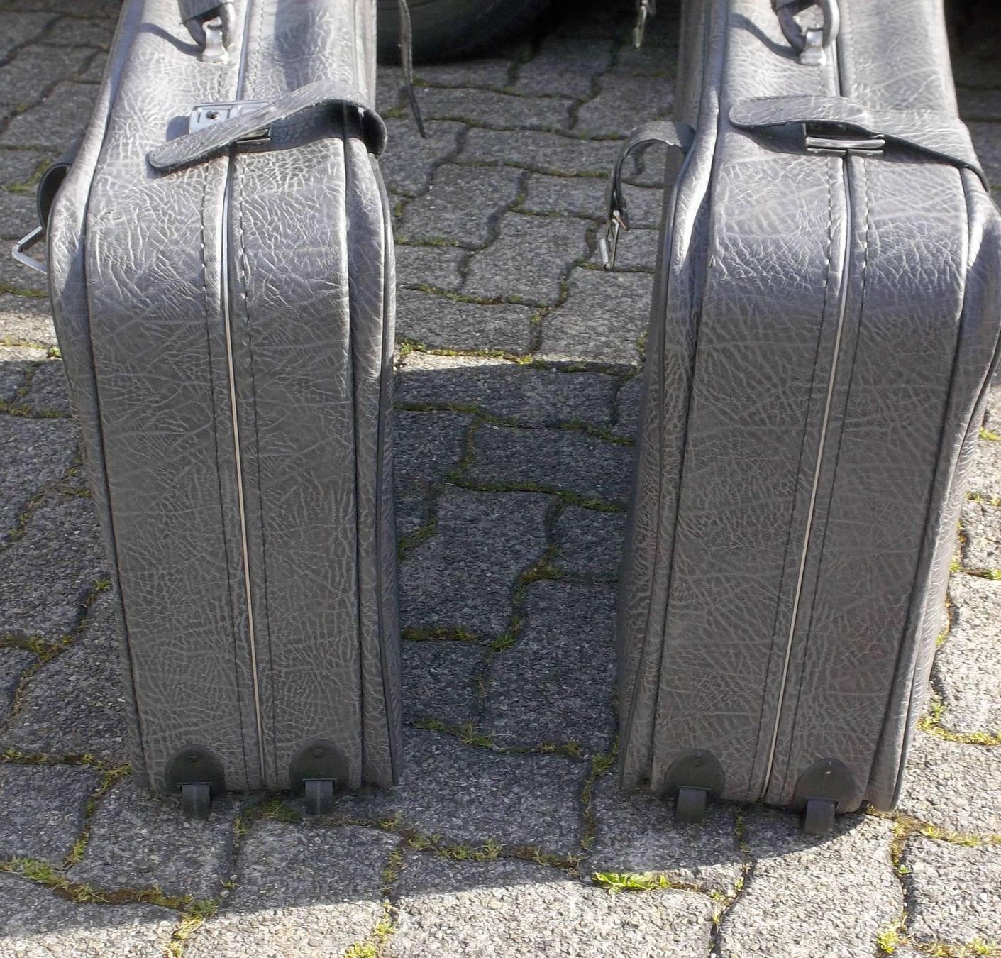 Valigie: 3 graue Reise Koffer – Usato da Kaltbrunn venduto da Cindy99 3