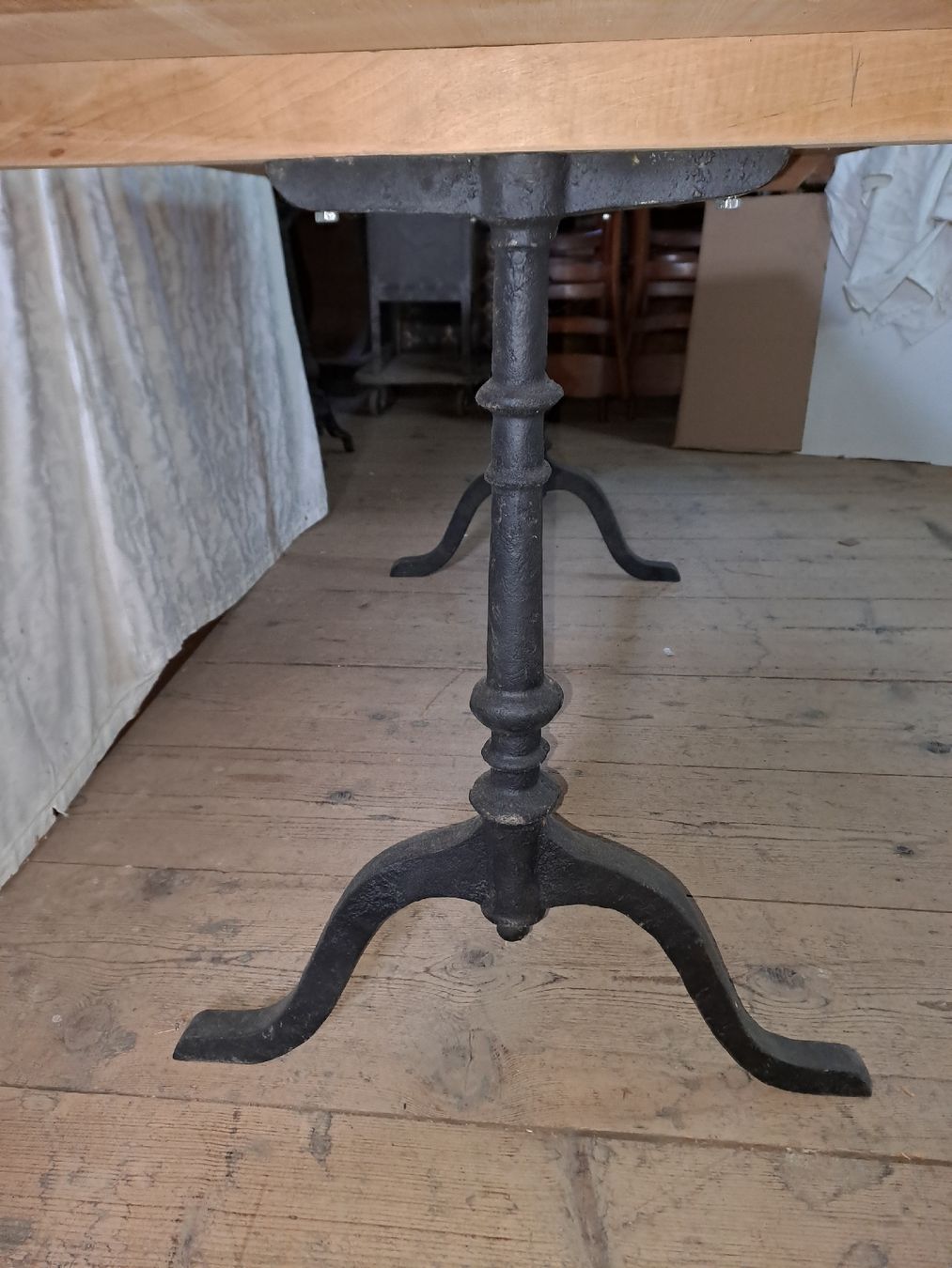 Tavoli: Tisch mit Gussfüssen Kirschbaum 147x97cm – Nuovo (secondo la descrizione) da Gebenstorf venduto da suroh 2