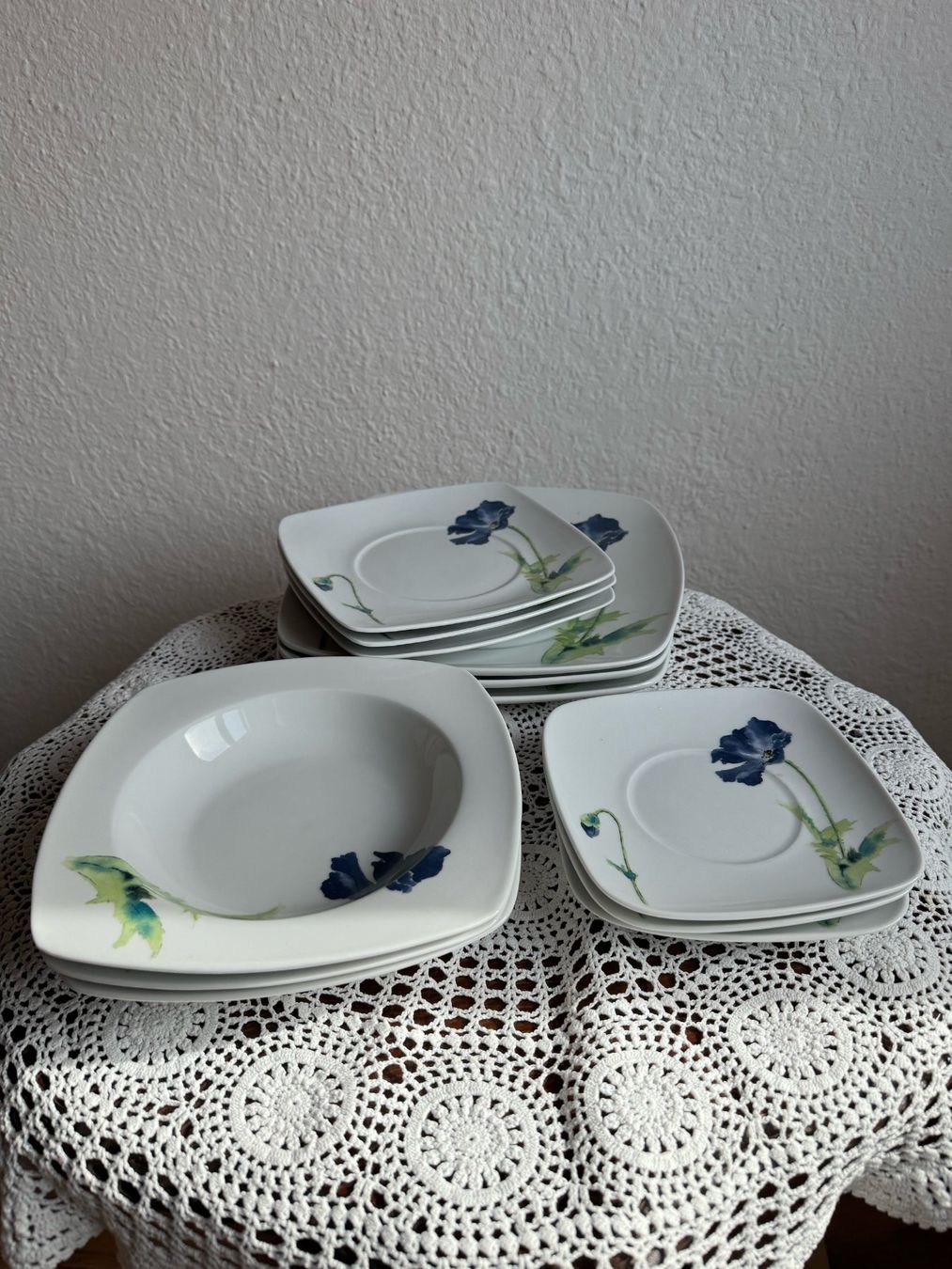 Set di piatti: Geschirr fast neu - 12-teilig – Nuovo (secondo la descrizione) da Schnaus venduto da sueg01