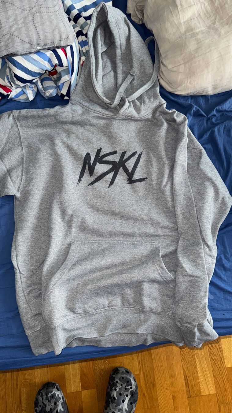Uniformi: Neroskull Kaputzen Pullover Hoodie – Usato da Burgdorf venduto da Catbagger64