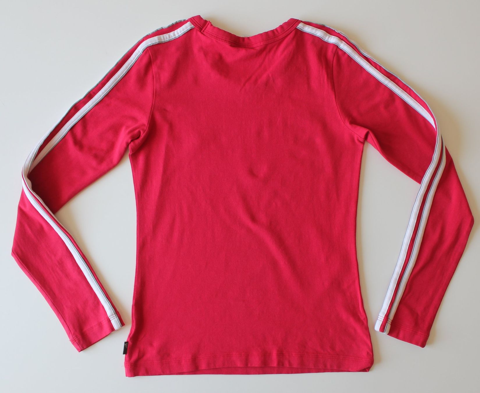 Adidas T-shirt: T-shirt Adidas t. 36 – Usato da Peseux venduto da Gilloss 2