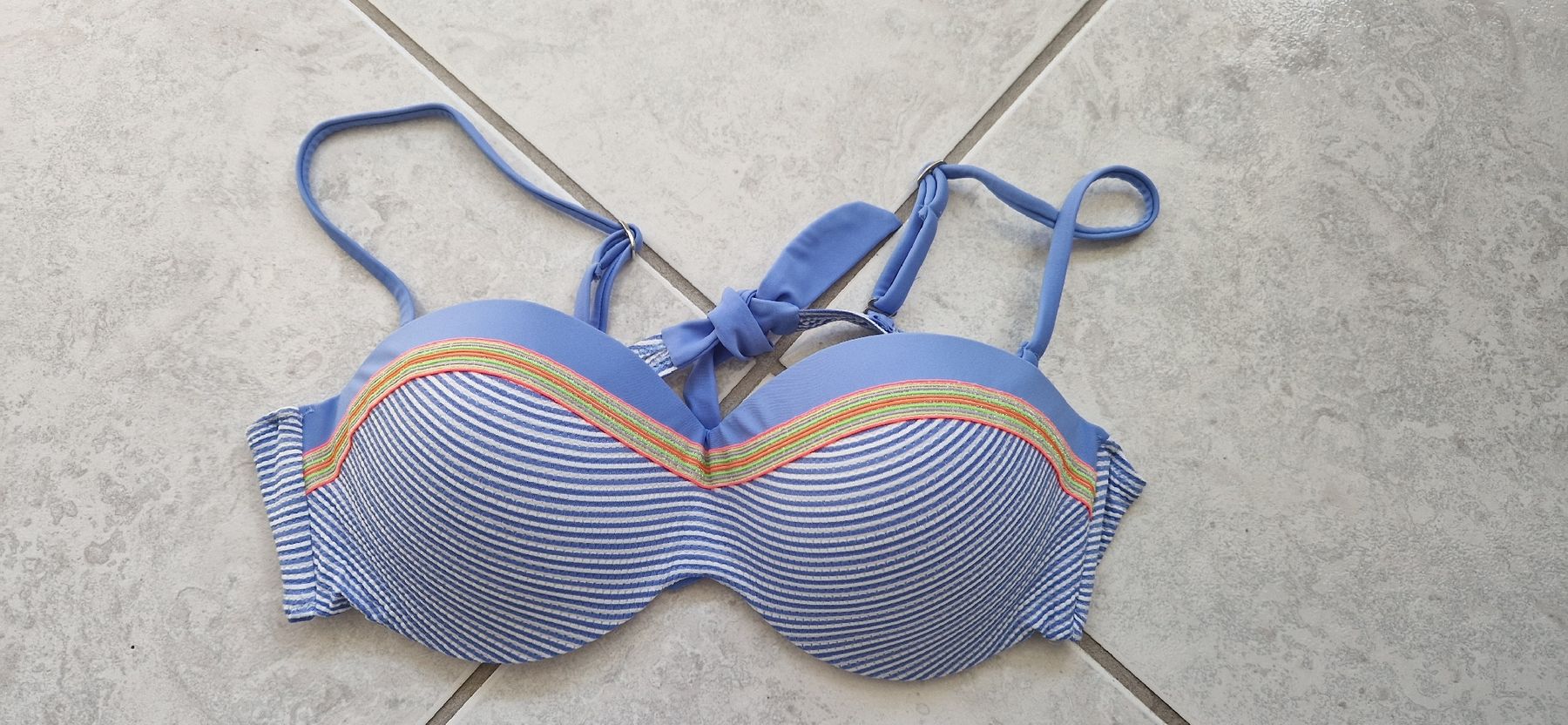 Costumi da bagno & Bikini: Bügel-Bikini in Grösse 44 – Usato da Wiesendangen venduto da Stregolina 1