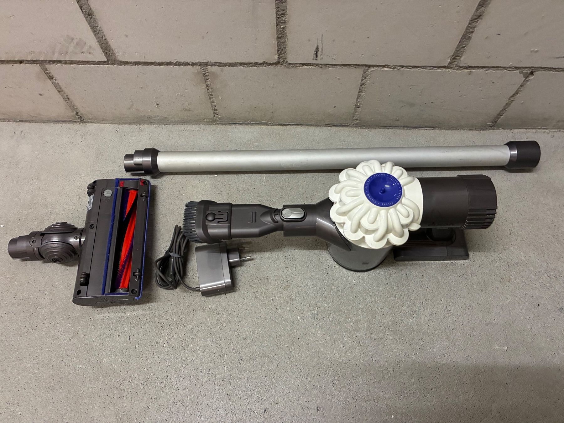 Dyson Staubsauger & Zubehör: Dyson DC 62 – Gebraucht aus Hendschiken von zkos