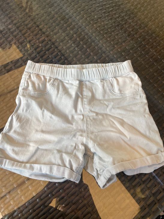 Hosen: Mädchen Jeans Shorts Denim 140 – Gebraucht aus Bergdietikon von antovale