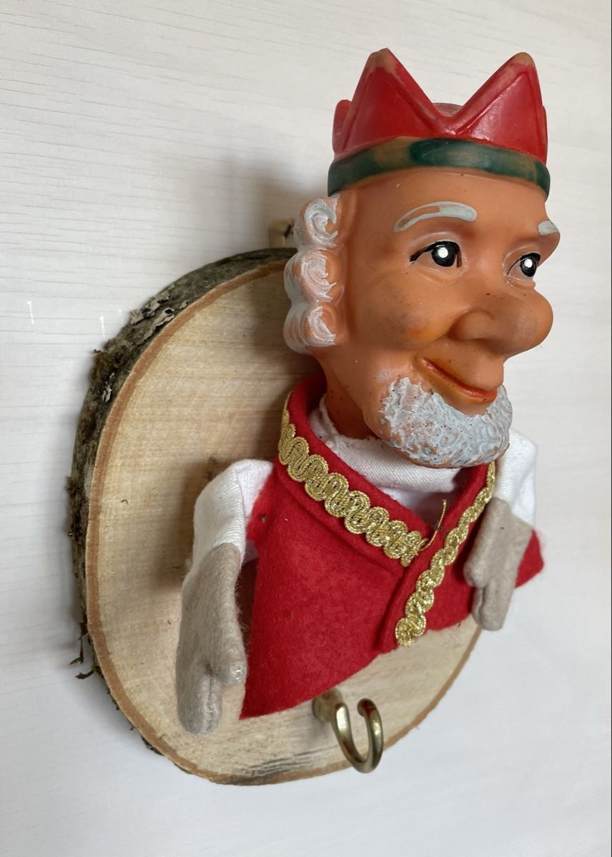 Guardaroba: Garderobe mit Kasperli Figur – Usato da Zürich venduto da Refereefair