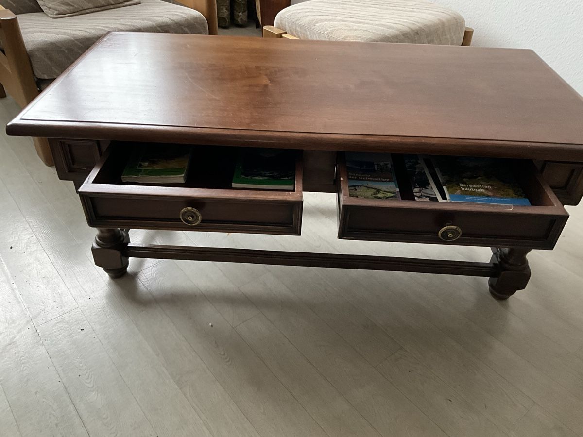 Tavoli: Antiker Couchtisch / Holz massiv! – Usato da möhlin venduto da Suter1234