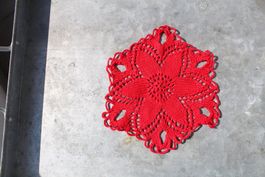 Rotes Häkel Deckchen, 21 cm