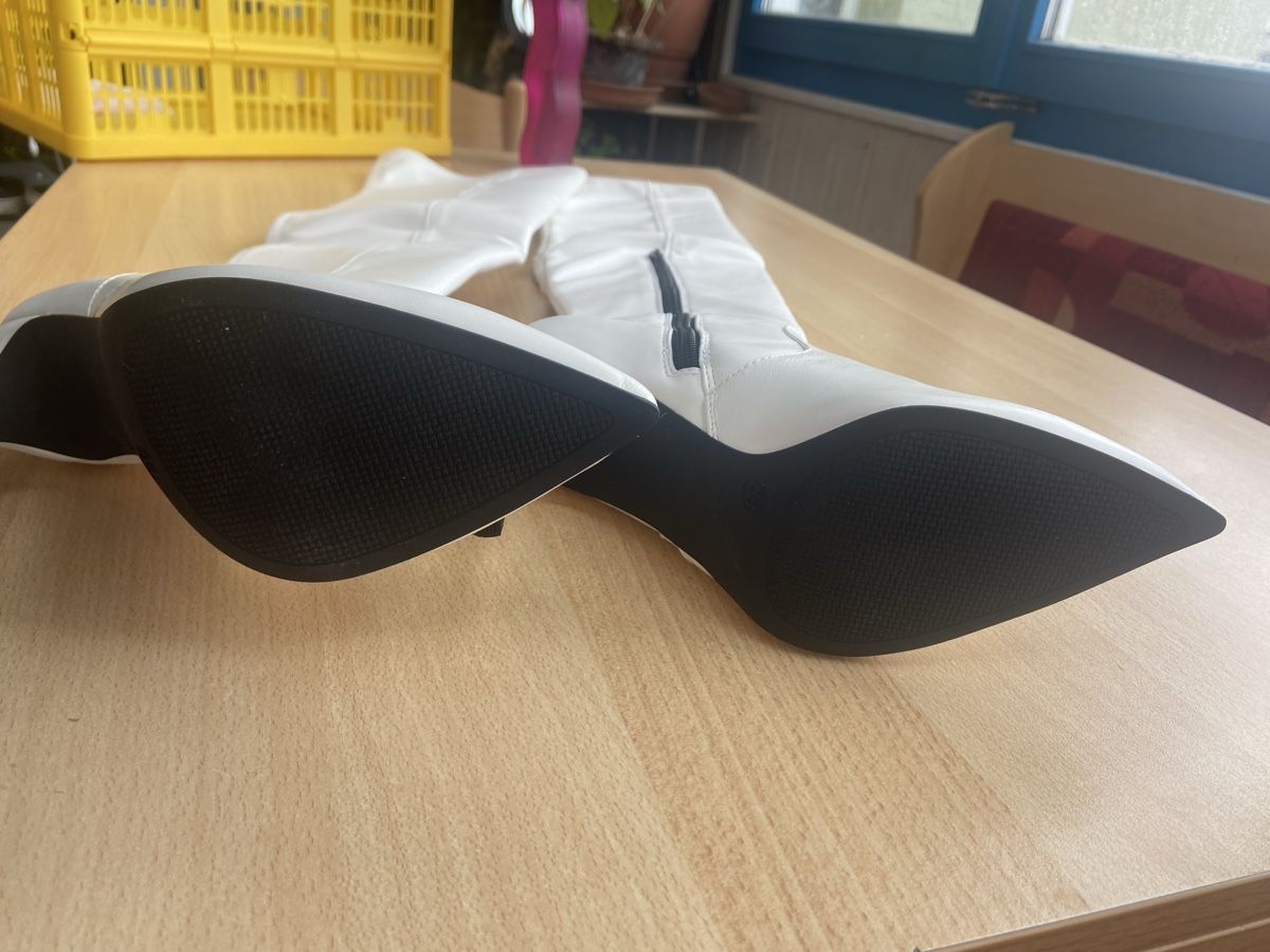 Scarpe da donna: Weisse Overknee Stiefel, Grösse 38 – Nuovo (secondo la descrizione) da Sirnach venduto da SpeedyGT 1