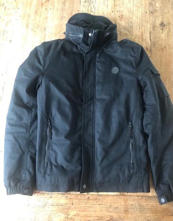 Bench. Neuwertige Herren Winterjacke. Herren. Gr. M.