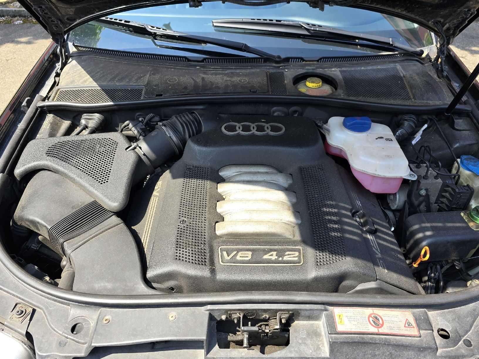 Audi Autos: Audi A6 V8 4.2 Avant Quattro – Gebraucht aus Neuenhof von  8