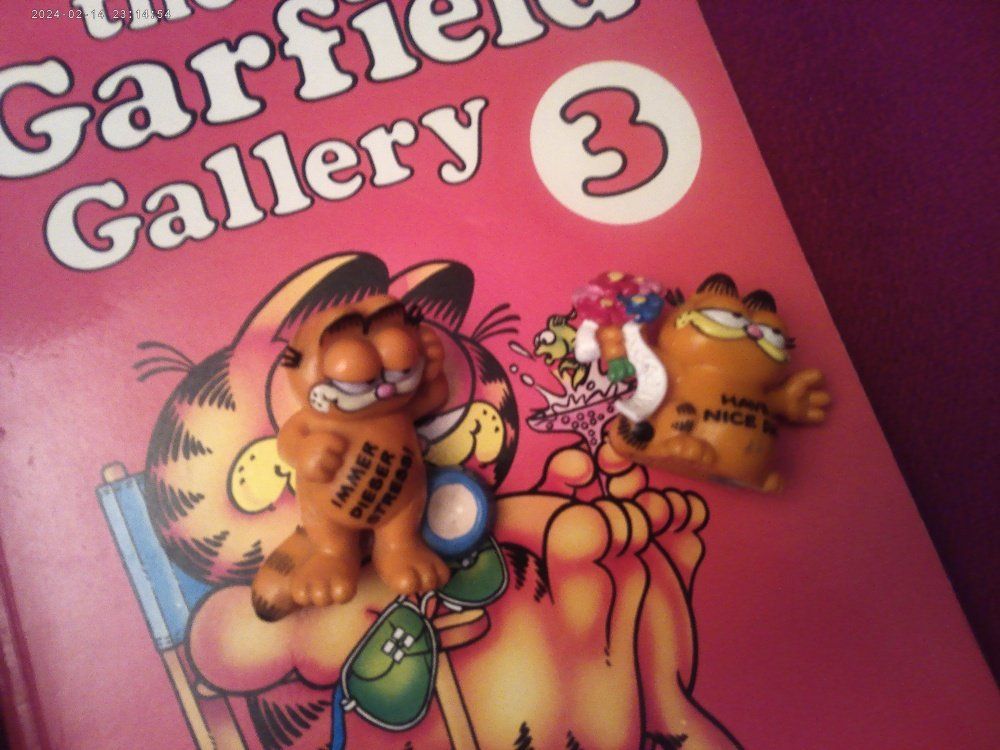 Comics: Garfield PLUSCHTIER + COMIC  DAZU 2 X Puzzles + 2 X Figuren – Gebraucht aus Volketswil von nemo2000 3