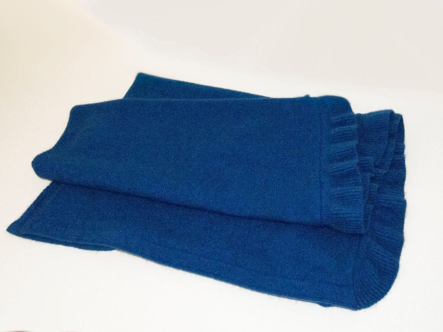 Foulards, Tücher & Schals: Possum Schultertuch blau mit Rüsche – Neu und originalverpackt aus Zollikofen von marys-choice