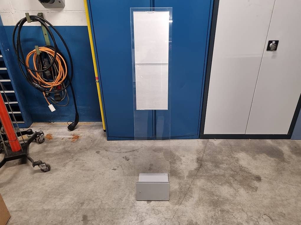 Allestimento di negozi e stand fieristici: Auto Infoständer A4aus Plexiglas 2 Stück – Usato da Rupperswil AG venduto da Fiatpafumi
