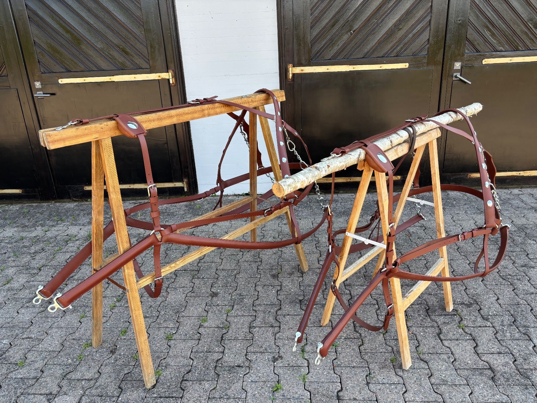 Calèches: 2 schöne braune Bündnergeschirre – D'occasion à Feldbach par Fea1 4