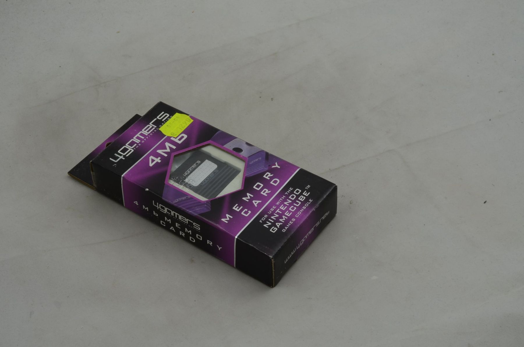 Memory unit & Memory card: 4gamers 4MB Memory Card GameCube OVP – Nuovo (secondo la descrizione) da Buchs AG venduto da SellAndBuyX