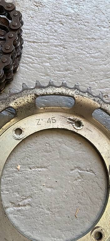 Parti ricambio per ciclomotori: Zahnkranz lot – Usato da Büren an der Aare venduto da twostrokeguy 1