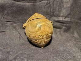 Antico contenitore in bronzo 2