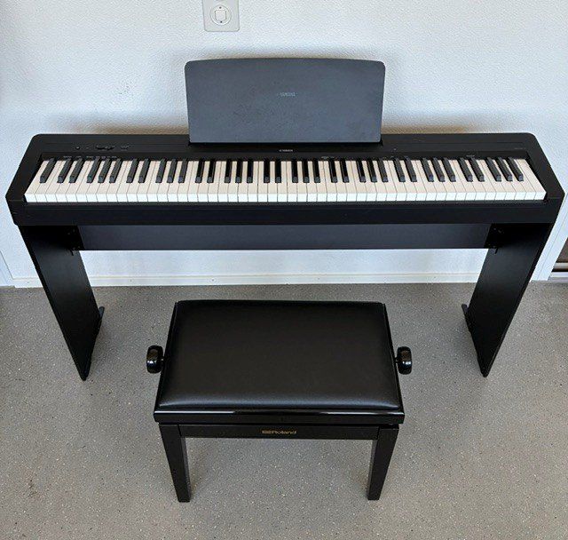 Yamaha Strumenti musicali: Digital Piano P-145 inkl. Hocker und Kopfhörer – Usato da Neftenbach venduto da Sundin08