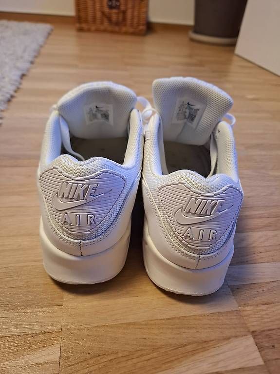 Herrenschuhe: Schuhe Nike Air Max 90  – Gebraucht aus Niederuzwil von Liberatopixel 3