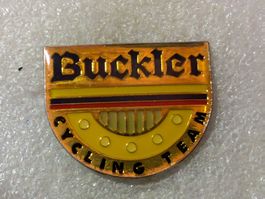 Ansteckpin 83: Buckler