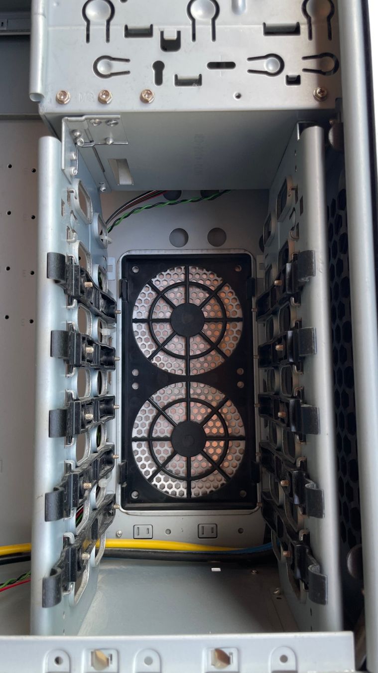 Chieftec Custodie: CHIEFTEC PC Tower Gehäuse – Usato da Glattfelden venduto da cybermaxx 8