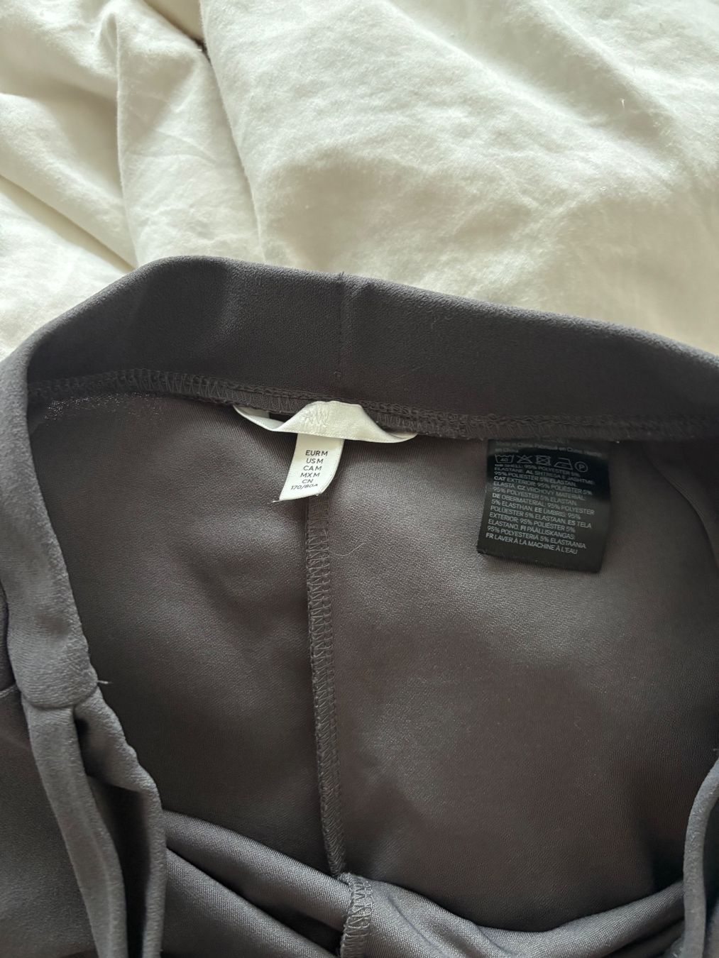 H&M Pantaloni: H&M Hose Grau Gr M – Nuovo (secondo la descrizione) da Spreitenbach venduto da yas_njl8 2