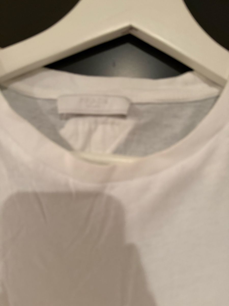 Prada T-Shirts: Prada Tshirt – Gebraucht aus Zürich von nazar__ 1
