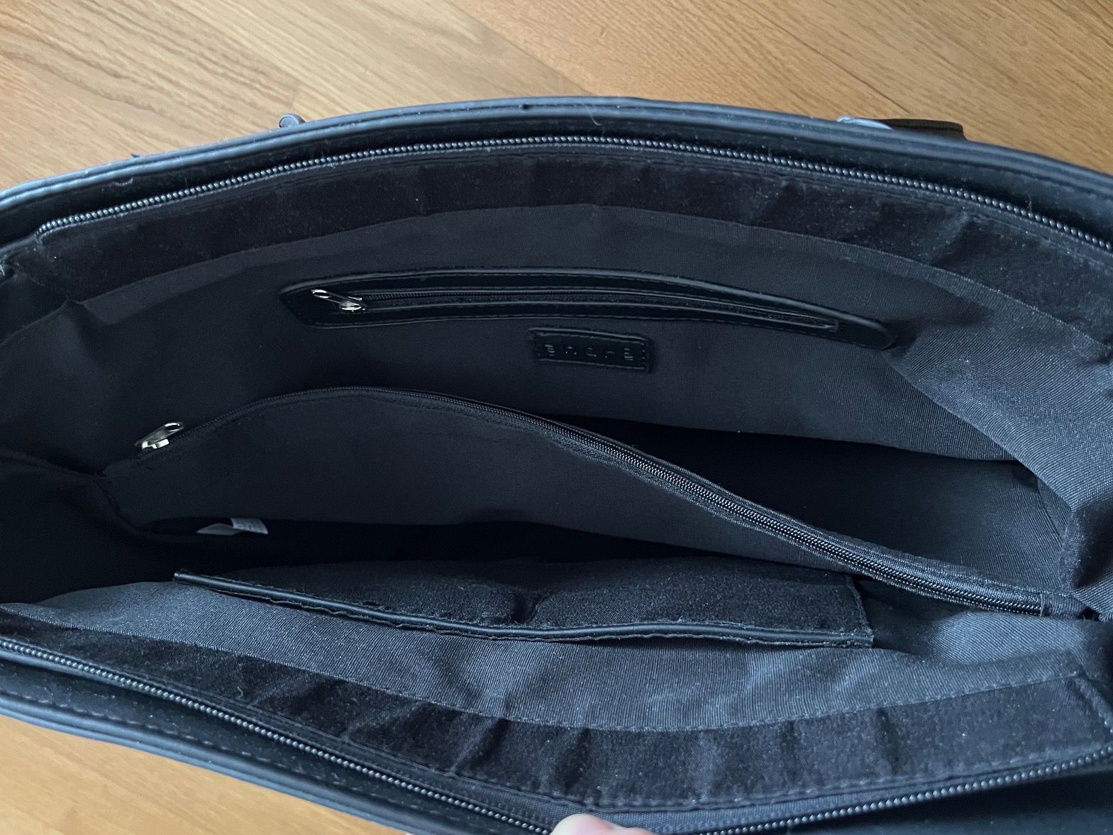 Taschen für Damen: Schwarze Frauenhandtasche – Gebraucht aus Zürich von Bora_0506 7