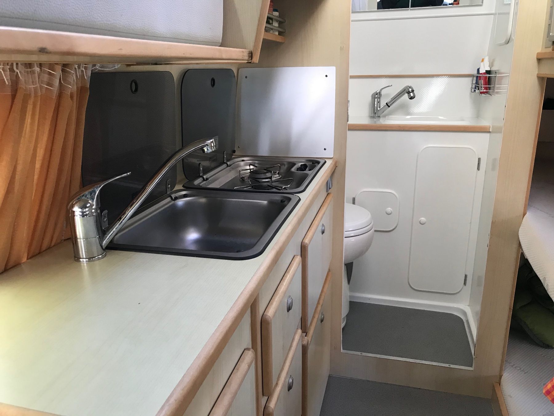 Cs-Reisemobile Veicoli da campeggio: Mercedes Sprinter, Vermietung für ein Wochenende oder länger – Usato da Zürich venduto da polarex 5