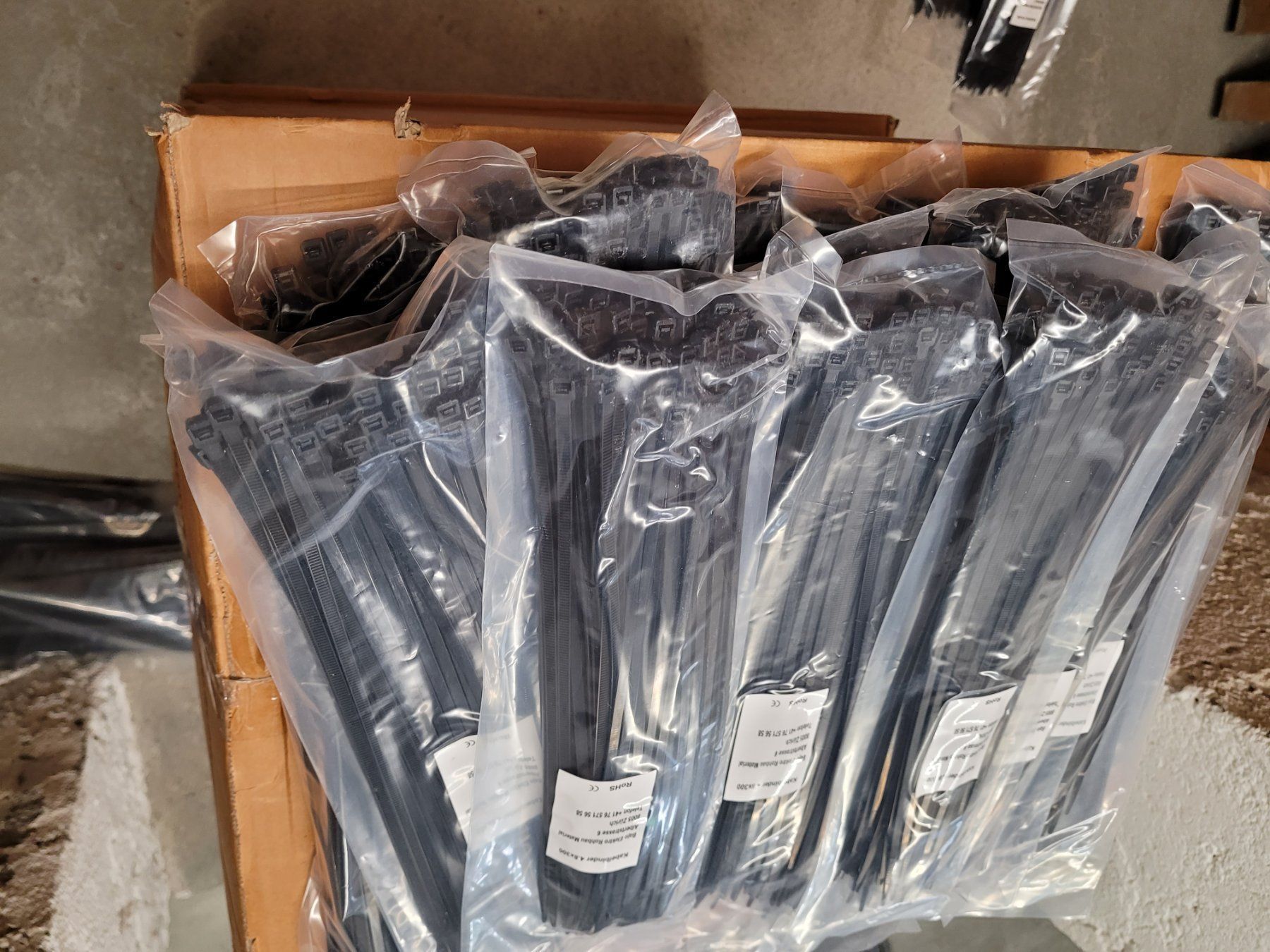 Cavi: 10,000 Stück 4.8x300 Kabelbinder – Nuovo e nell'imballaggio originale da Zürich venduto da Elektro-Material 2