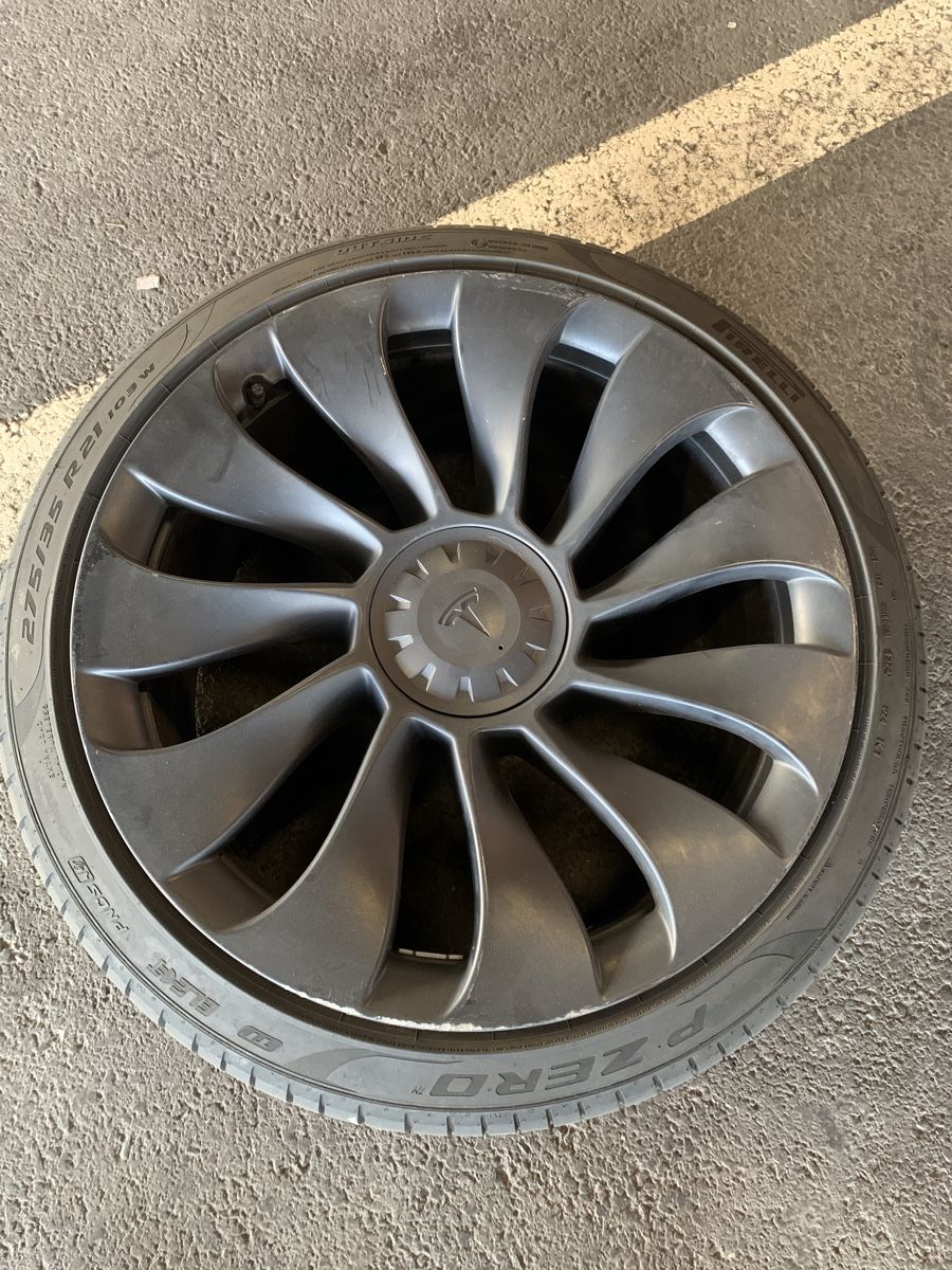 Tesla Pneus & Roues: Roues complètes Uberturbine Tesla model y – D'occasion à Genève par jacquydu 2