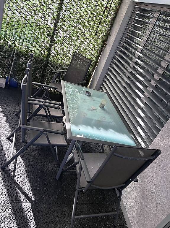 Divani: Gratis - Sofa, Tisch, Bett und Gartenmöbel  – Usato da Niederhasli venduto da buli15 3