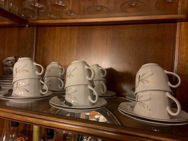 Set di piatti: Tee-Tassen mit Unterteller aus Porzellan – Nuovo (secondo la descrizione) da Bern venduto da Marcello017 1
