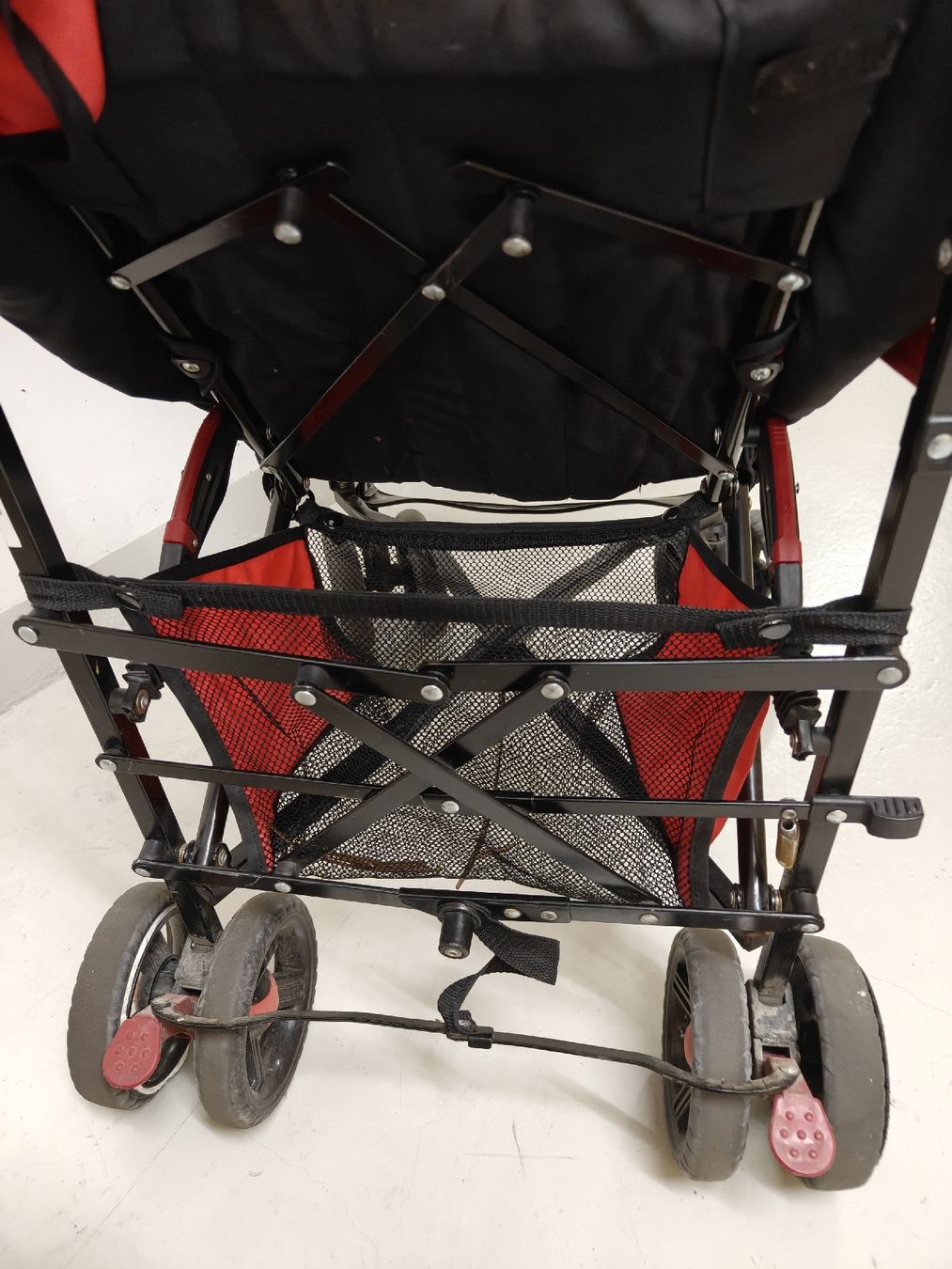 Kinderwagen: Ferrari Stroller Red Black Used – Gebraucht aus Wetzikon ZH von was_jtf5 6