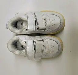 Scarpe per ragazzi: Coole weisse Kinderschuhe Gr. 19 – Usato da Schöfflisdorf venduto da kin_2dp9 1