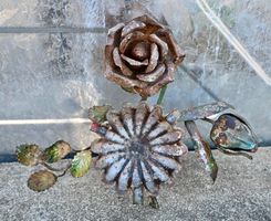 filigraner antiker Aschenbecher METALL-SKULPTUR Eisenrose