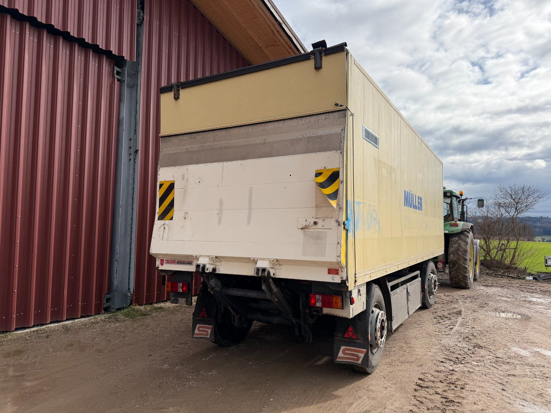Schwarzmüller Rimorchi: Kofferanhänger mit Hebebühne / Schwarzmüller – Usato da Engwilen venduto da FaehAnhaengerGmbH 2