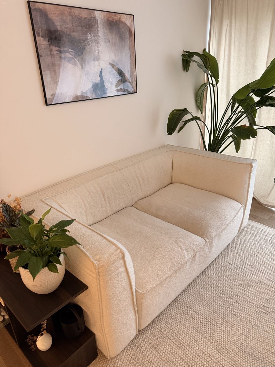 Divani: NV Gallery Sofa in Bouclé Weiss – Usato da Zürich venduto da salomejeannette 4