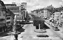 La Chaux de Fonds (NE) – Avenue Léopold-Robert mit Brunnen