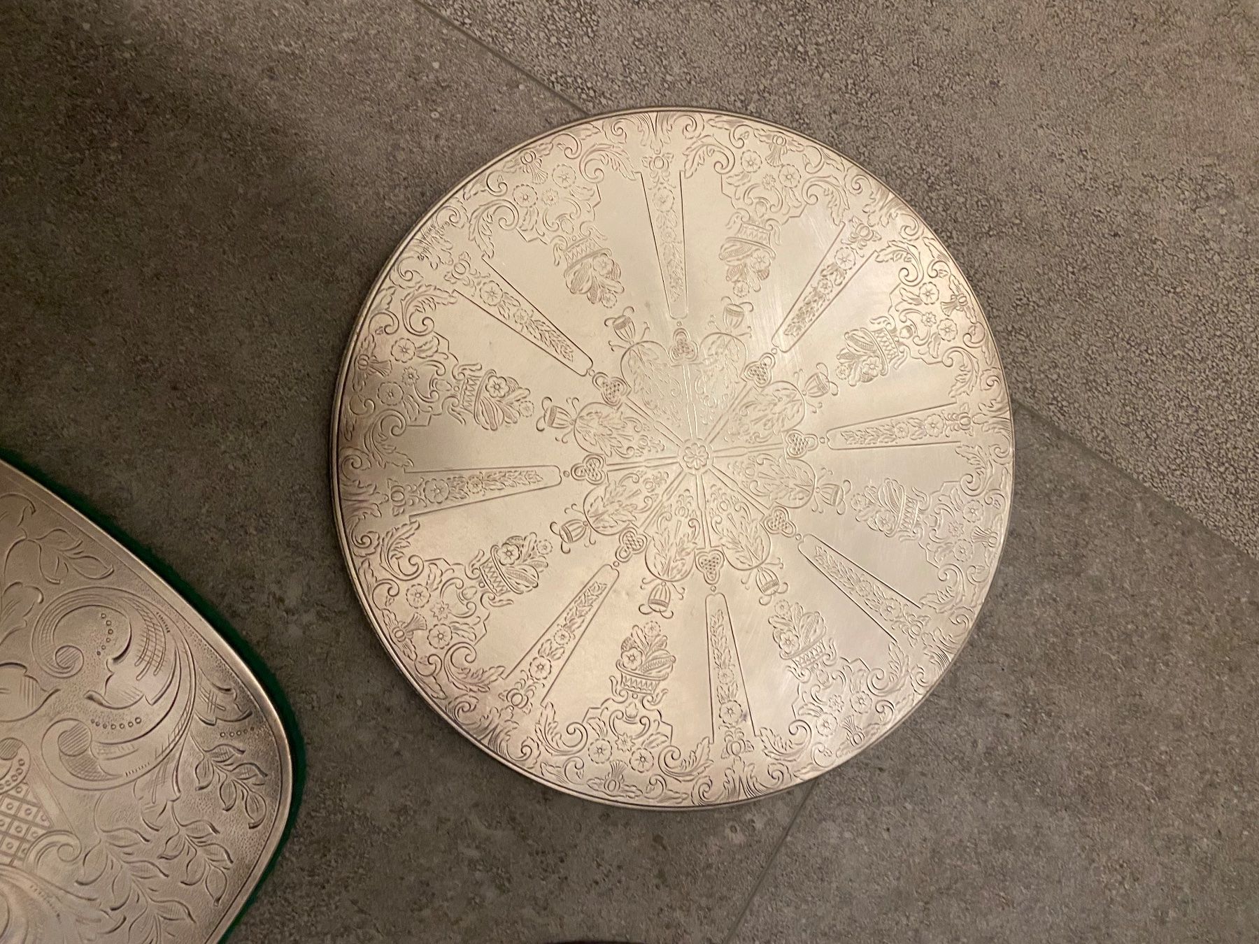 Sottobicchieri: Vintage Untersetzer versilbert mit floralem Dekor – Usato da Buchs-ZH venduto da Birikina