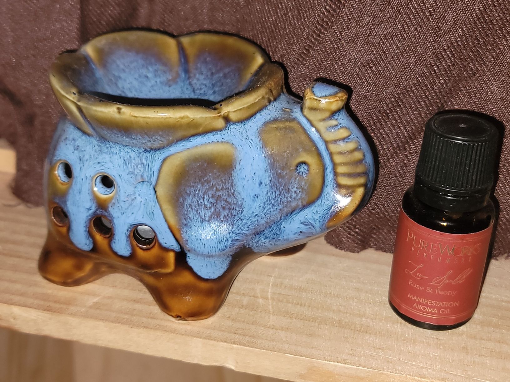 Kerzenständer: Keramik Elefant, Duftöl Rose & Peony, Ceramic aroma diffuser – Gebraucht aus Zollikerberg von Nice_Name