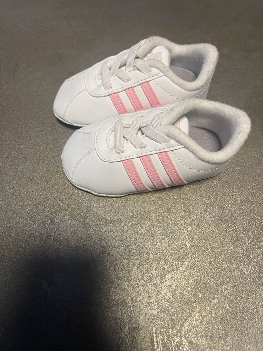 Adidas Scarpe per ragazzi: Adidas Babyschuhe Grösse 18 – Nuovo (secondo la descrizione) da Oensingen venduto da ErsteSahne. 1