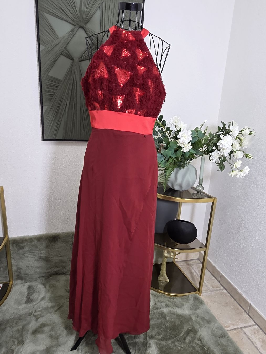 Kleider: Red sequin halter dress size M  – Gebraucht aus Brüttisellen von par_8zbj