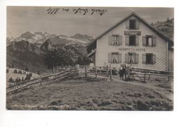 RIGI-KLÖSTERLI Pension Heinrichshütte - Familie vor Hütte